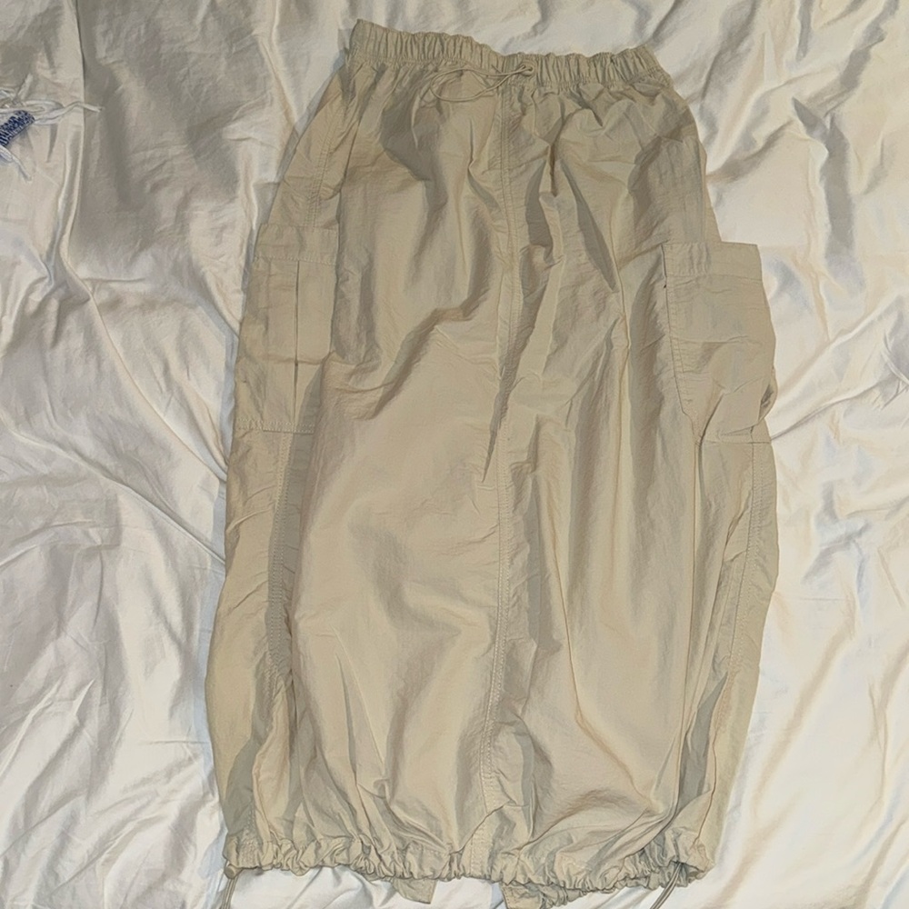 Cargo skirt - Cream. Drawstring waist and bottom.